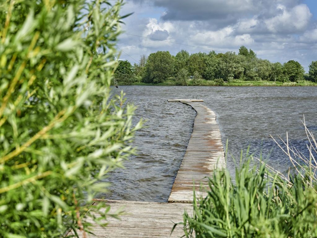 Steg auf dem Ostesee bei Neuhaus (Oste)