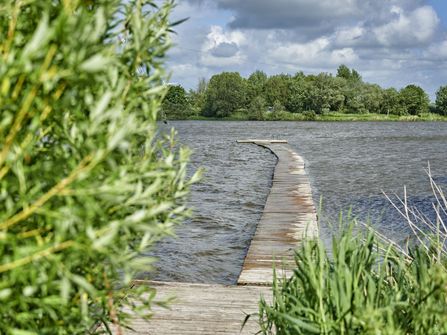 Steg auf dem Ostesee bei Neuhaus (Oste)