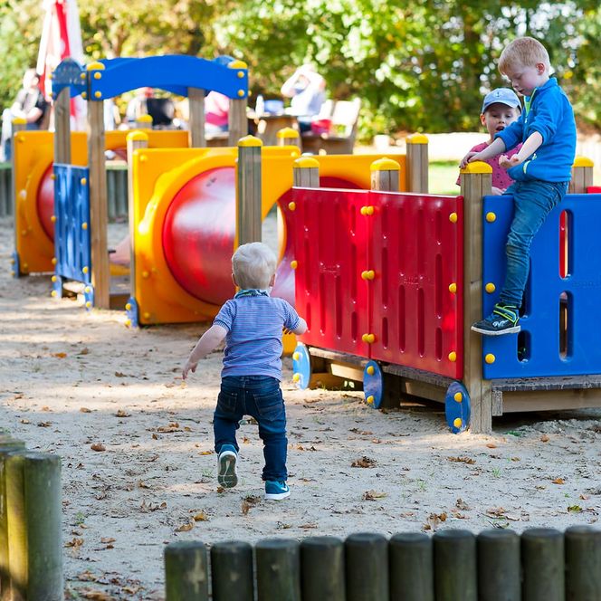 Kleinkinder-Parcours Spielpark Wingst auf Sand
