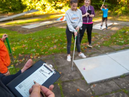 Minigolfer im Spielpark