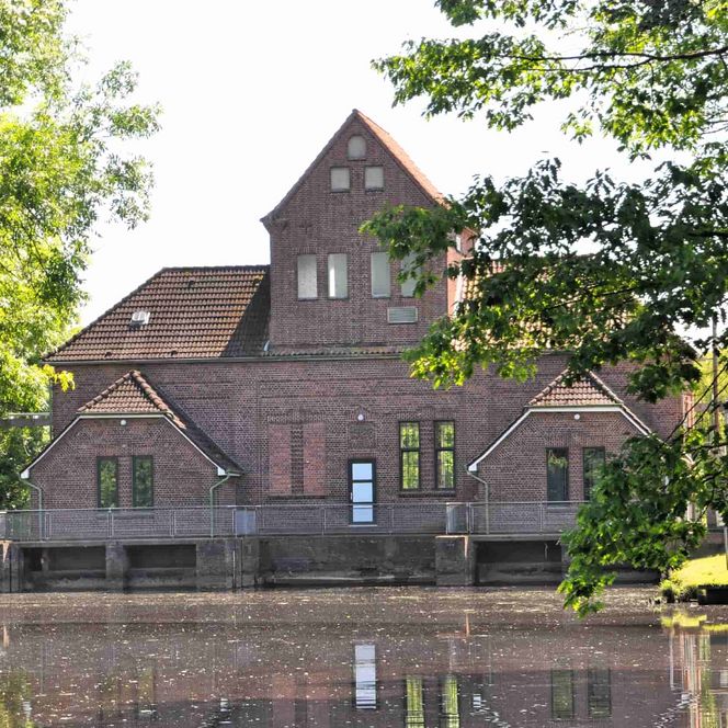 Blick über die Medem auf der Schöpfwerk Ihlienworth