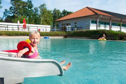 Außenrutsche im Nichtschwimmerbecken